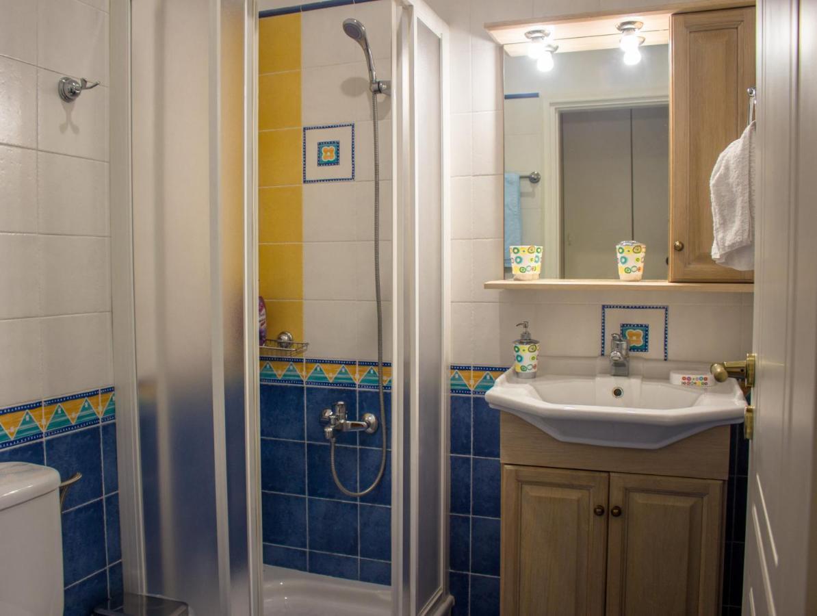 Luxury Seaview Apartment By The Sea Saronida Eksteriør bilde